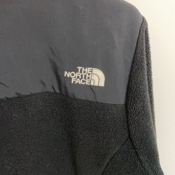 North Face Women’s Denali Jacket in Fleece - Picture 8 of 9